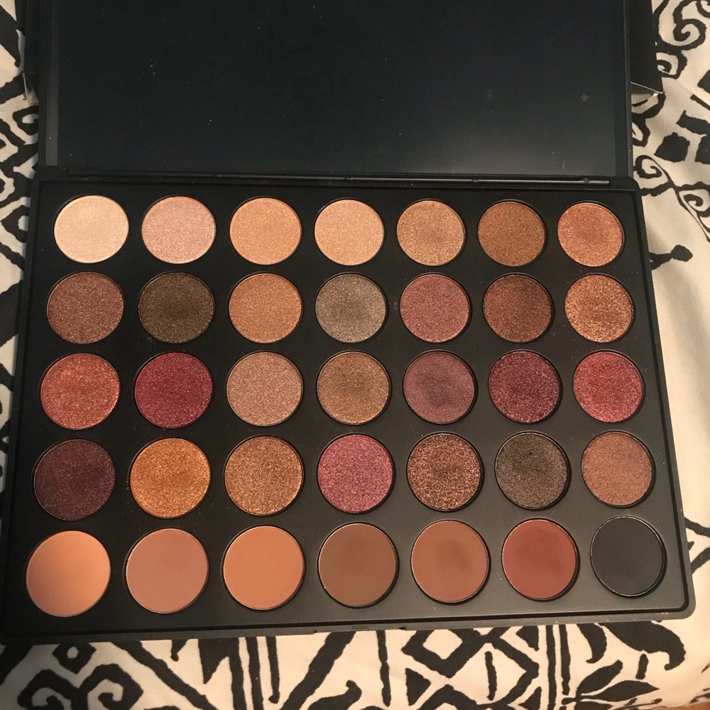 Morphe 35 F- Fall into frost